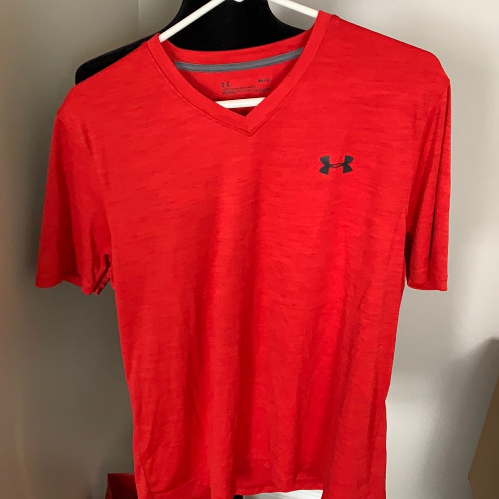 Men’s UA tee